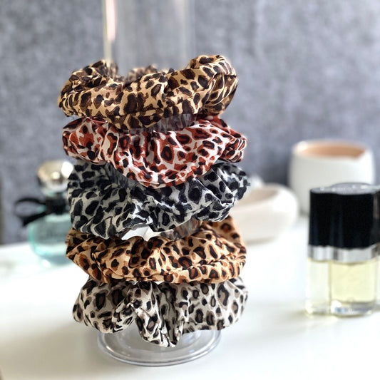 LEOPARD PRINT SCRUNCHIE
