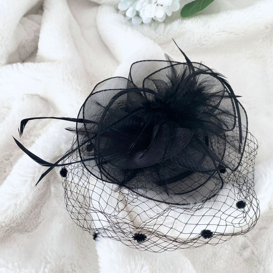 MESH FASCINATOR WITH VEIL