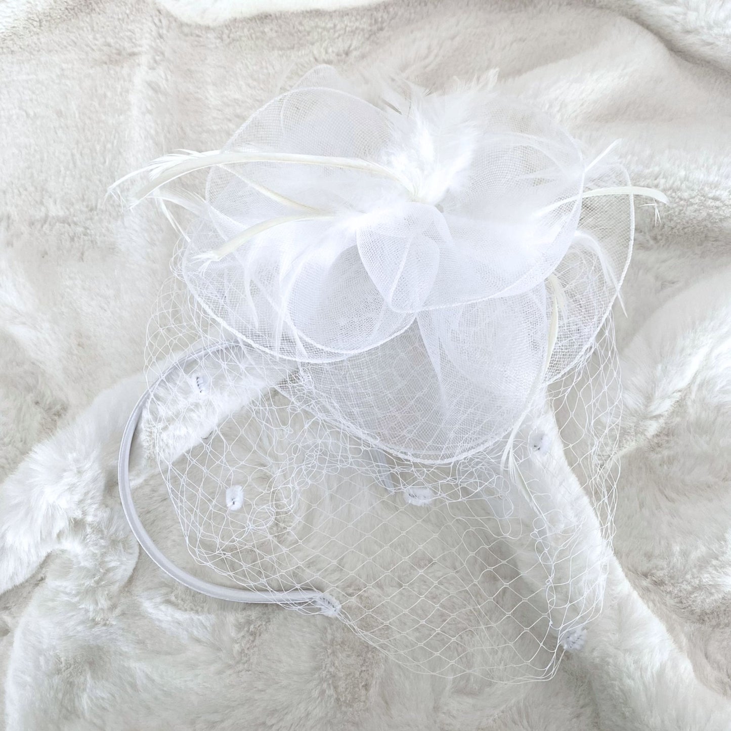 MESH FASCINATOR WITH VEIL