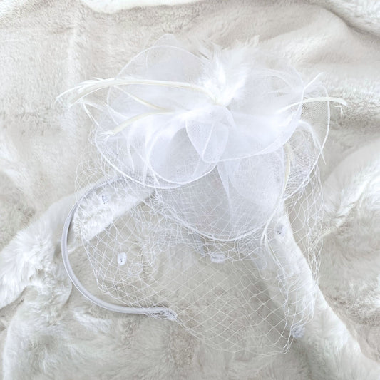 MESH FASCINATOR WITH VEIL