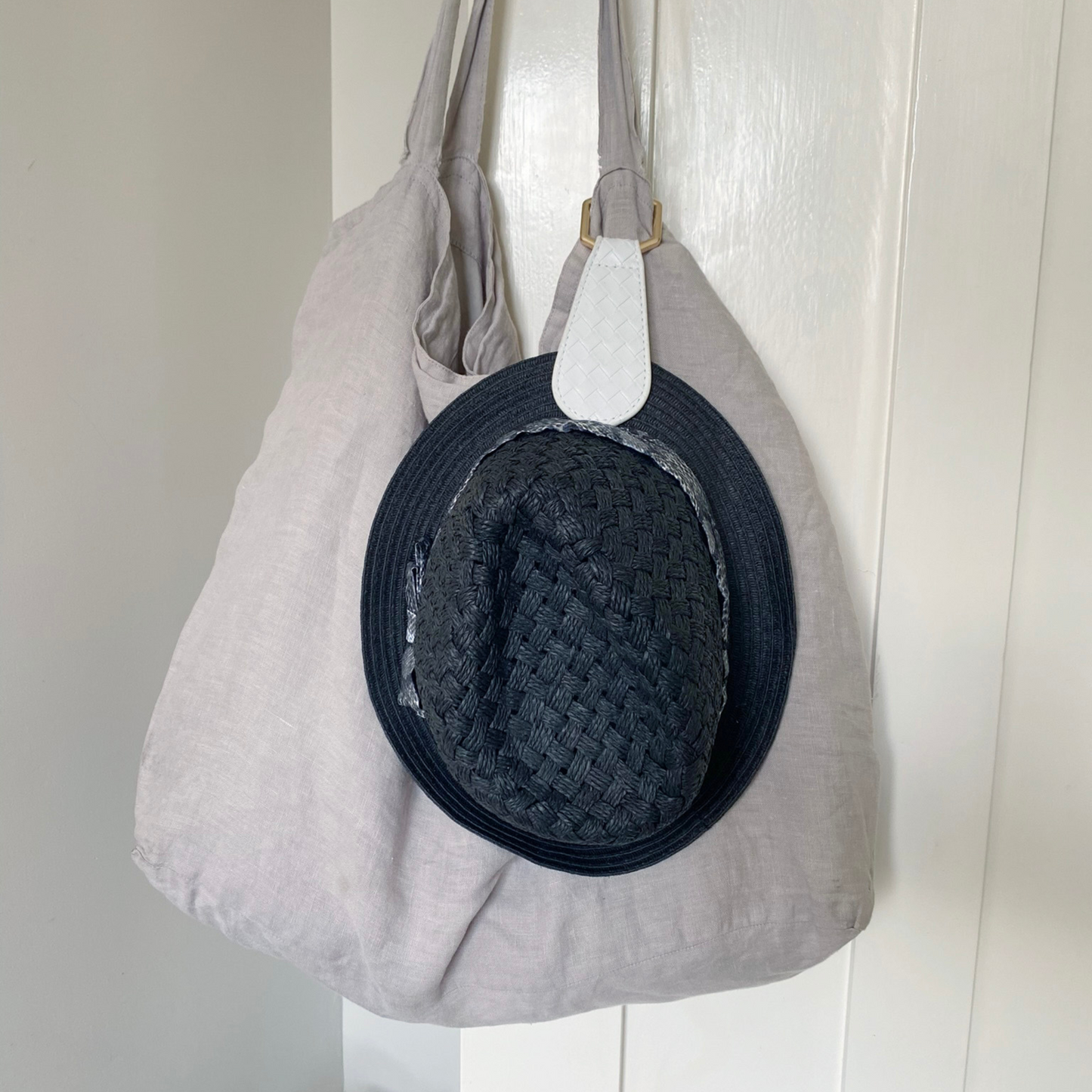 MAGNETIC TEARDROP HAT CLIP