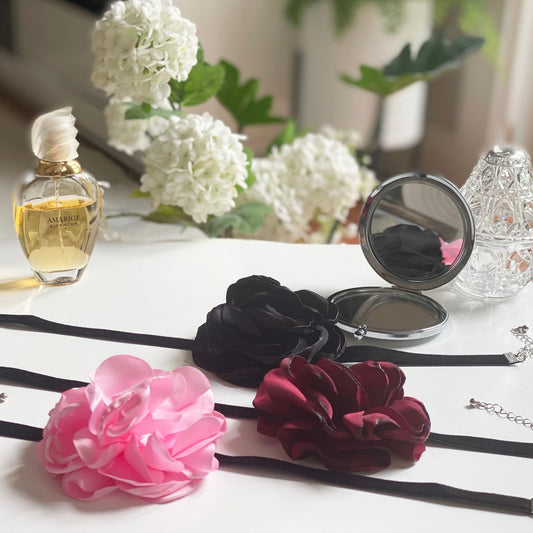 VELVET CHOKER WITH ROSE